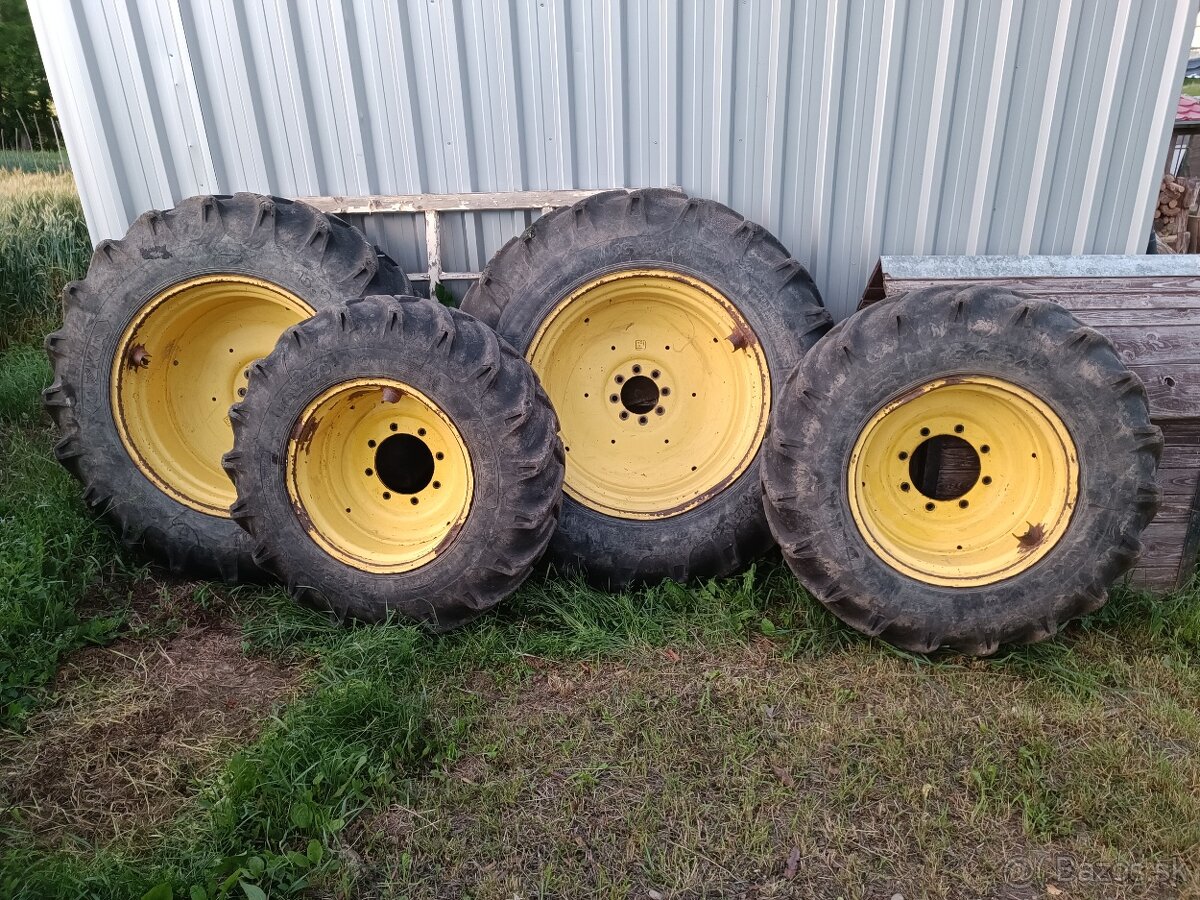 Kolesa John Deere - 2