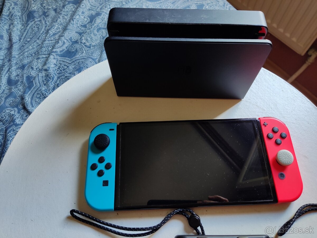 Nintendo Switch OLED + 4 hry - 2