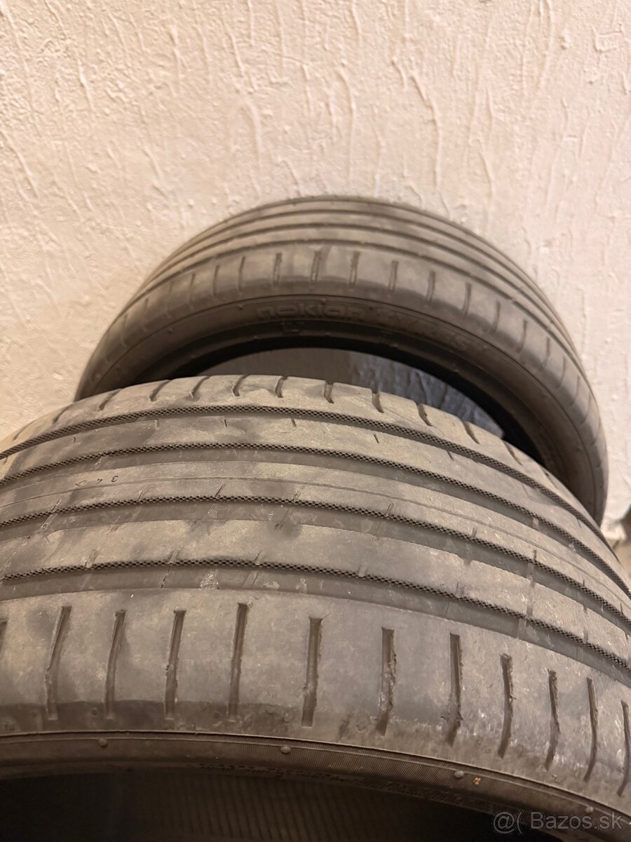 Nokian 235/40 R18 - 2