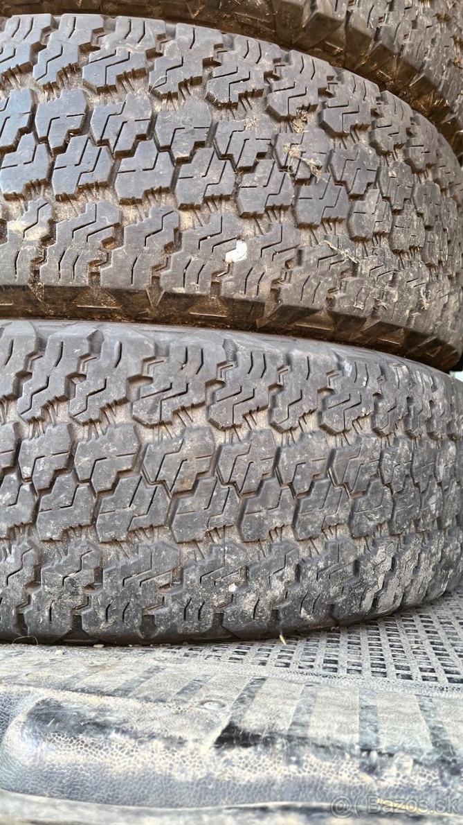 Pneu 245/75 r17
