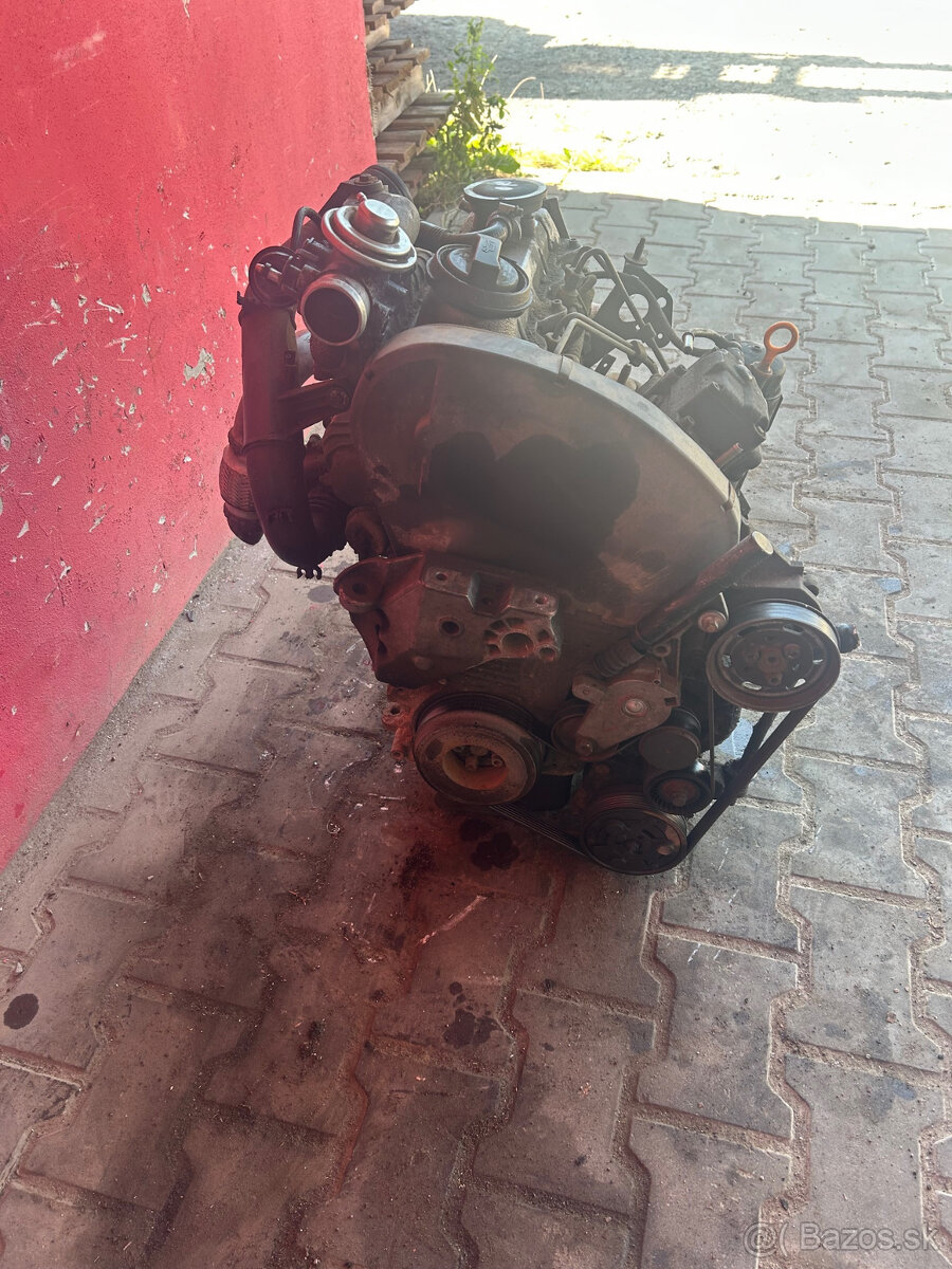 Motor 1,9TDI AGR 66KW VW Golf IV kompletní motor - 2