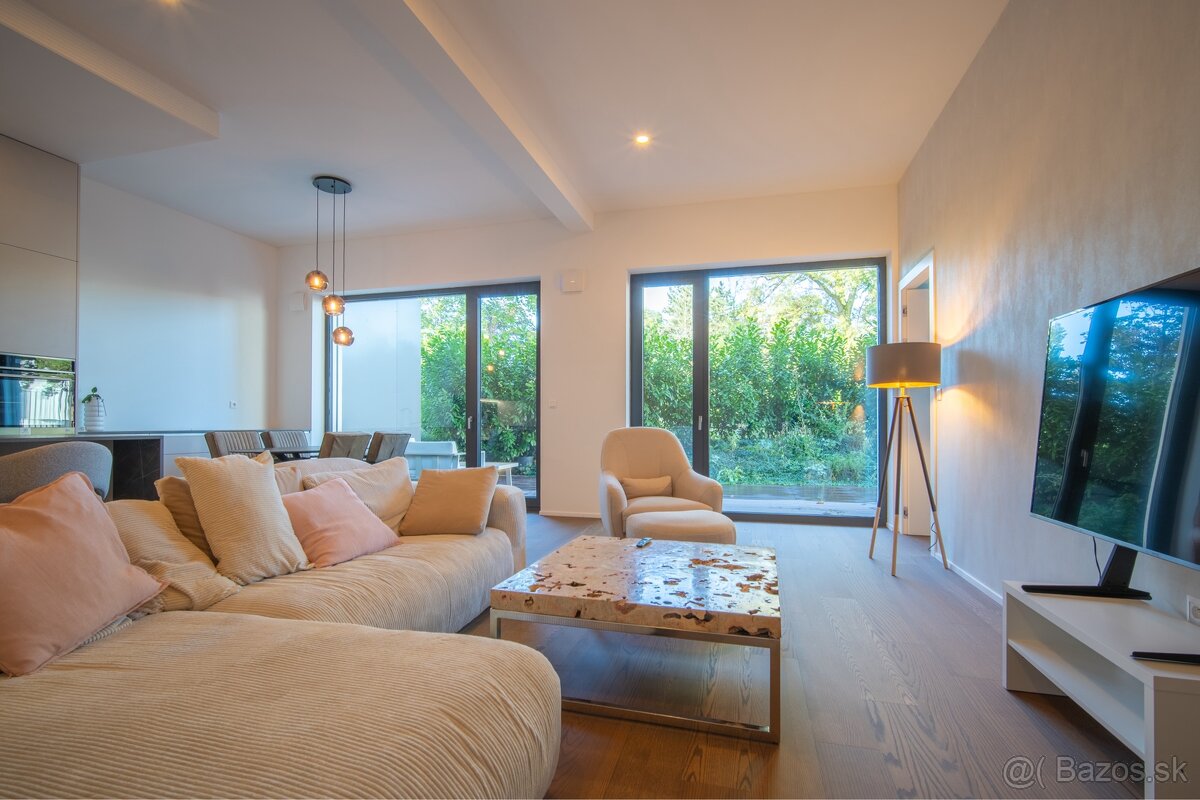 PREDAJ Luxusný 2 izbový byt 74m2 + 41m2 terasa, Staré Mesto - 2