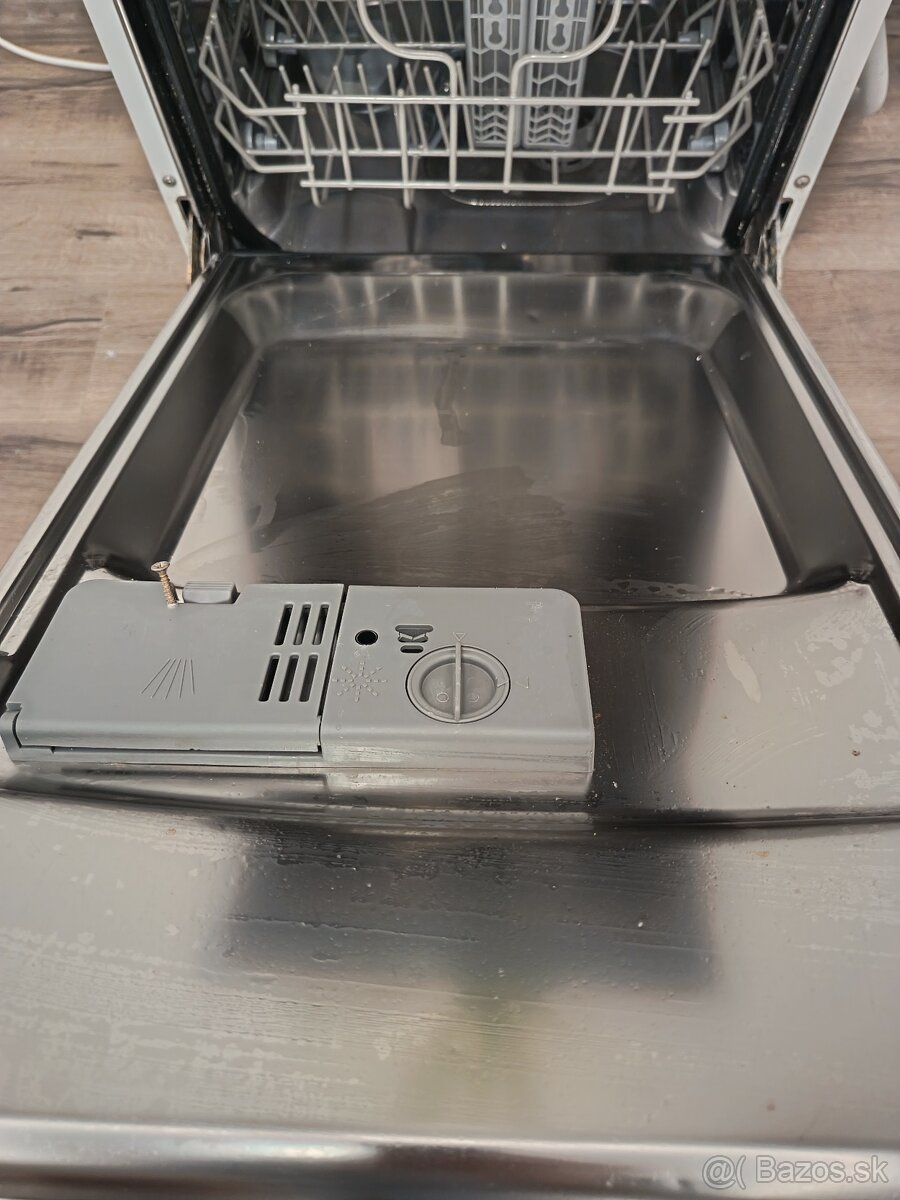 Umývačka riadu 45 vstavaná - 2