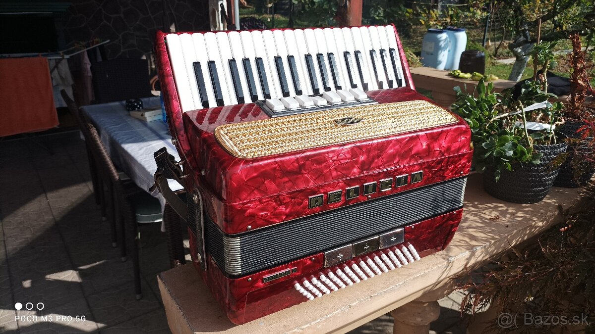 Harmonika -Akordeon.Delícia Carmen, červená perleť,80basová. - 2