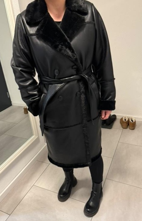 Cierny kozeny kabat - 2