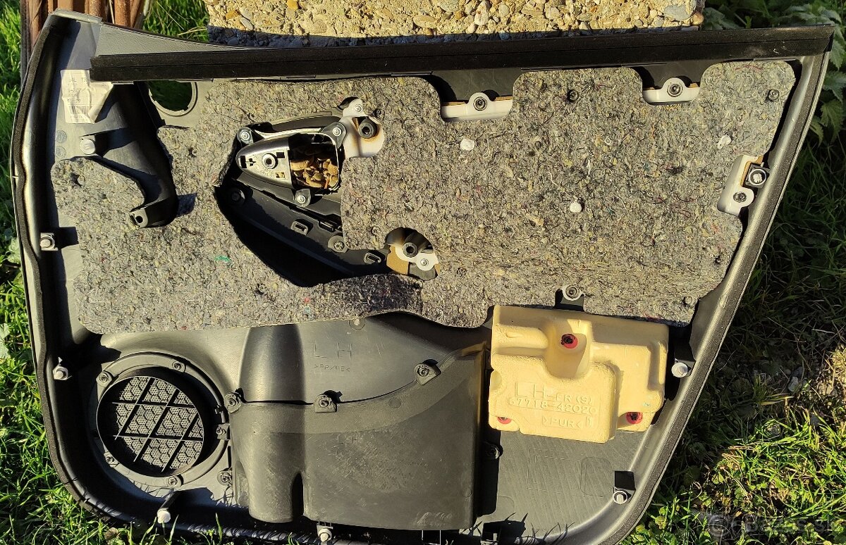 Toyota RAV4 3. generácia 2006-2013 - 2