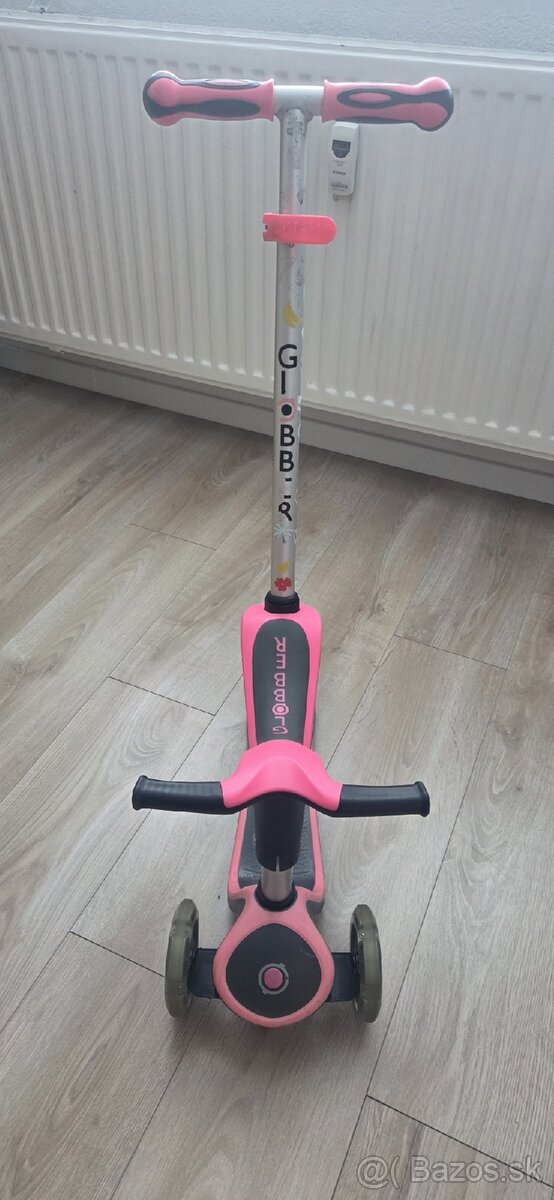 Kolobežka Globber Evo 4v1 Plus Neon Pink
- 2