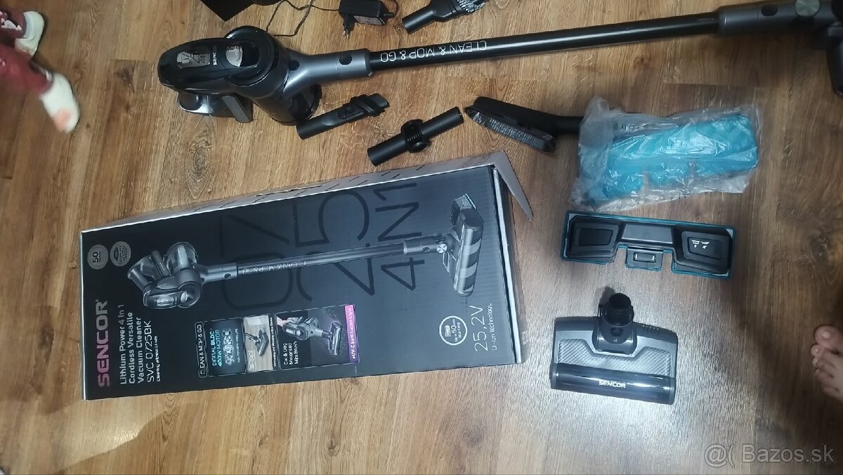 tyčový vysávač Sencor 4v1 baterkový - 2