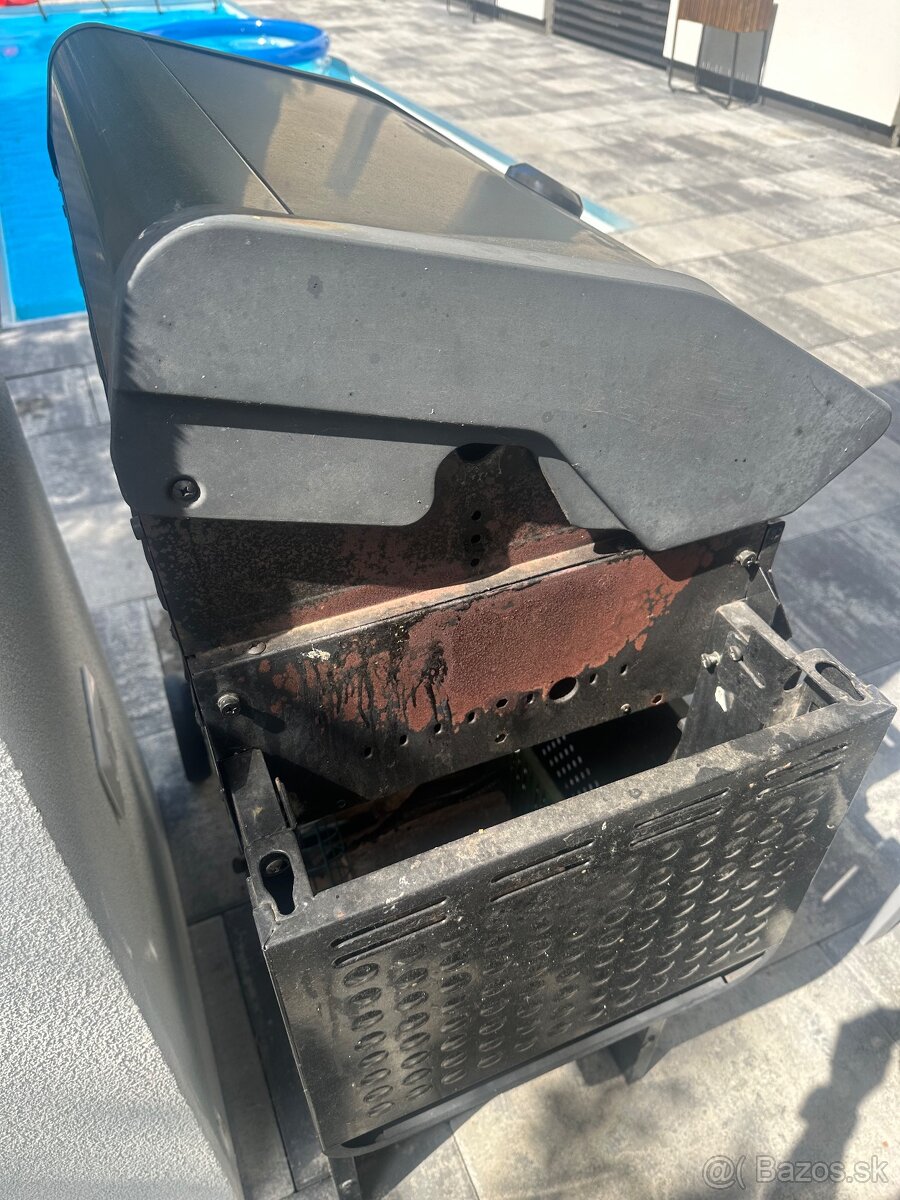 Plynový gril s 3 horákmi - 2