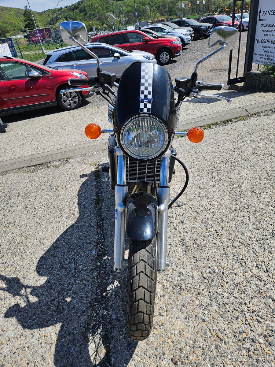 Triumph Thunderbird 900 - 2