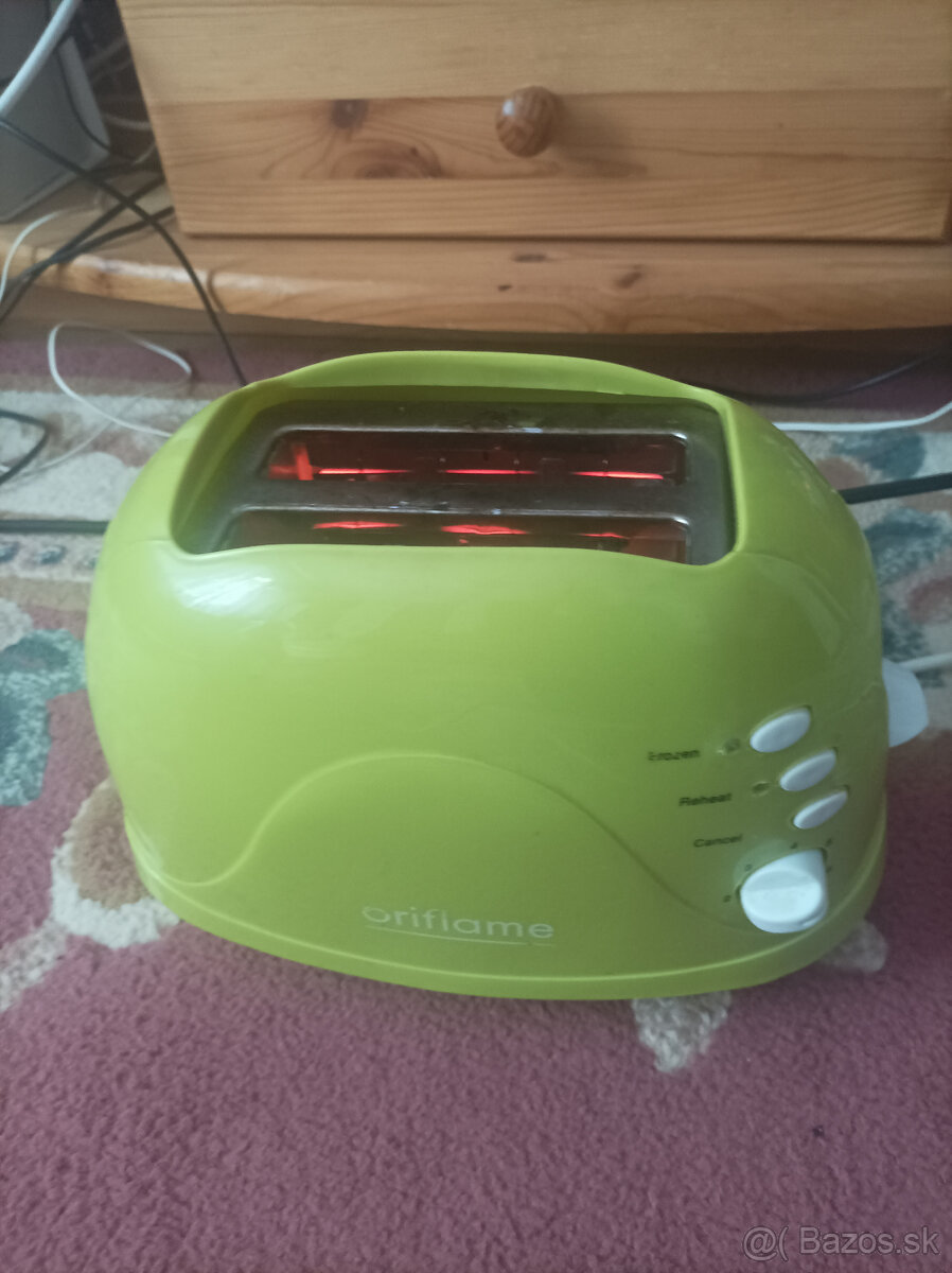 Toustovač/topinkovač Oriflame, plne funkčný. lacno. - 2