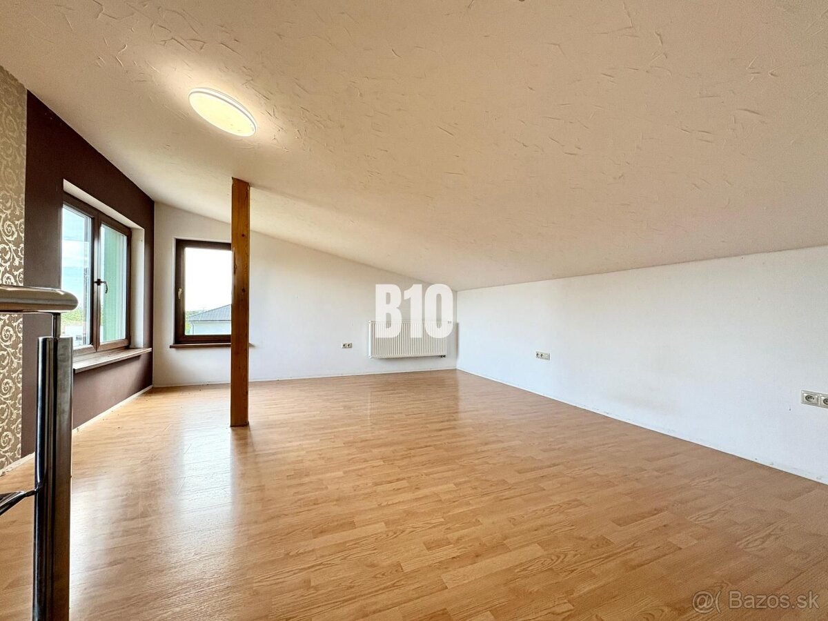 Príjemný menší RD - priestranný pozemok - výhľad na Zobor - 2