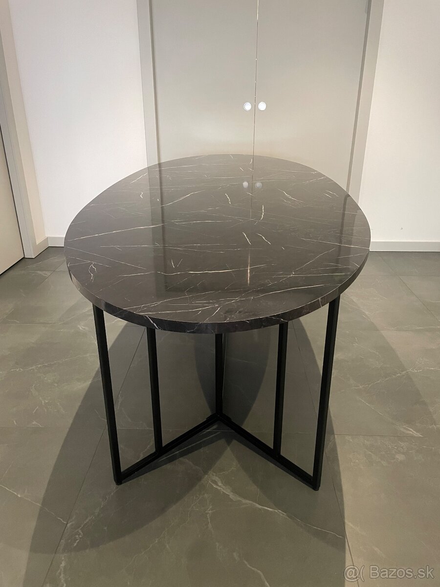 Jedálenský stôl - 2