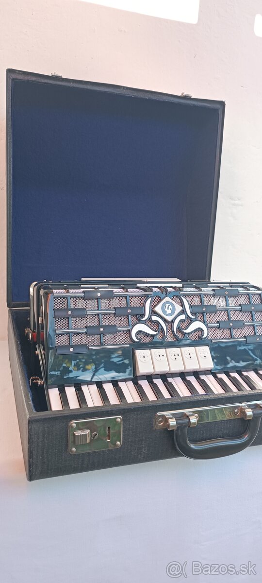 Akordeón Weltmeister Cordal 80 basový - 2