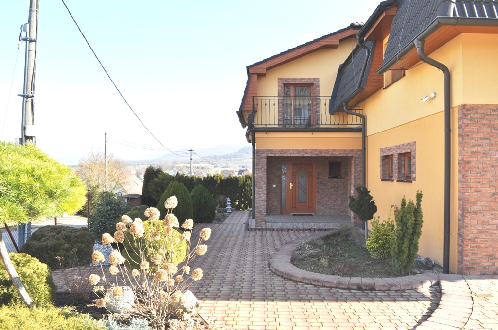 Predám 6 - 7 izbový dom - 2