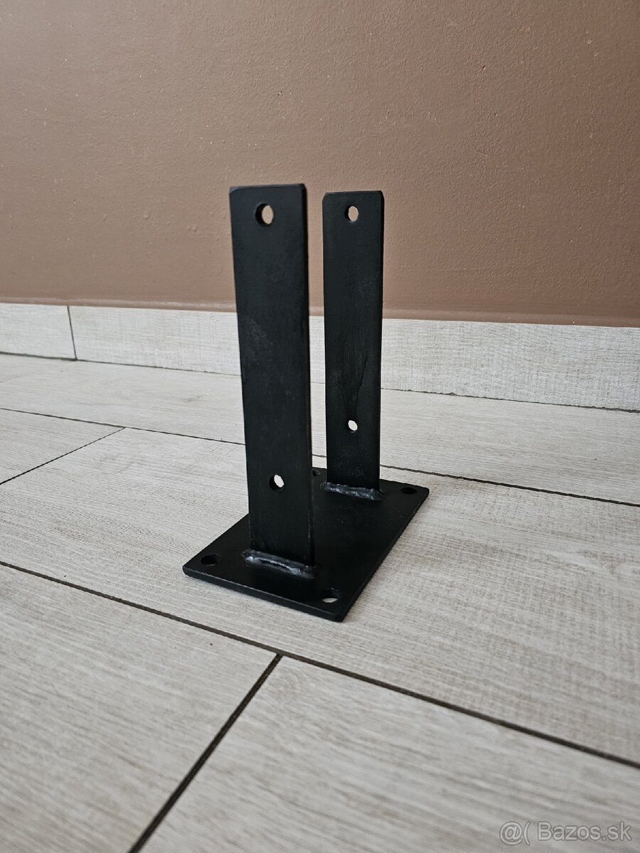 Kovanie na altánok, plot - 2