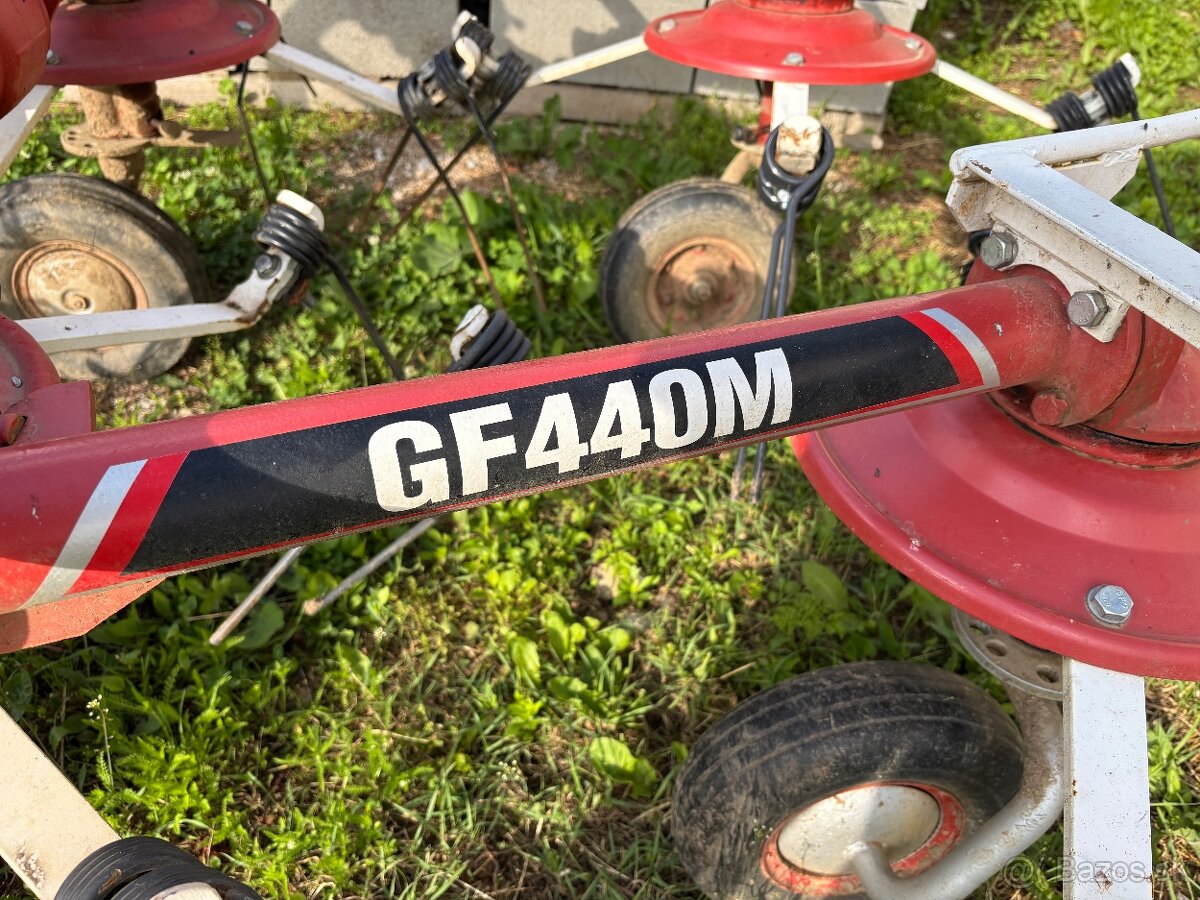 Obracač sena KUHN GF440M - 2