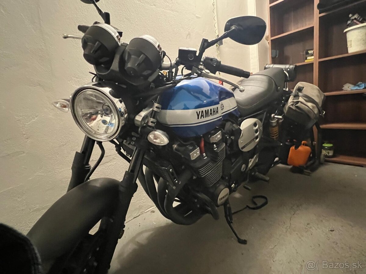 Yamaha XJR1300 - 2