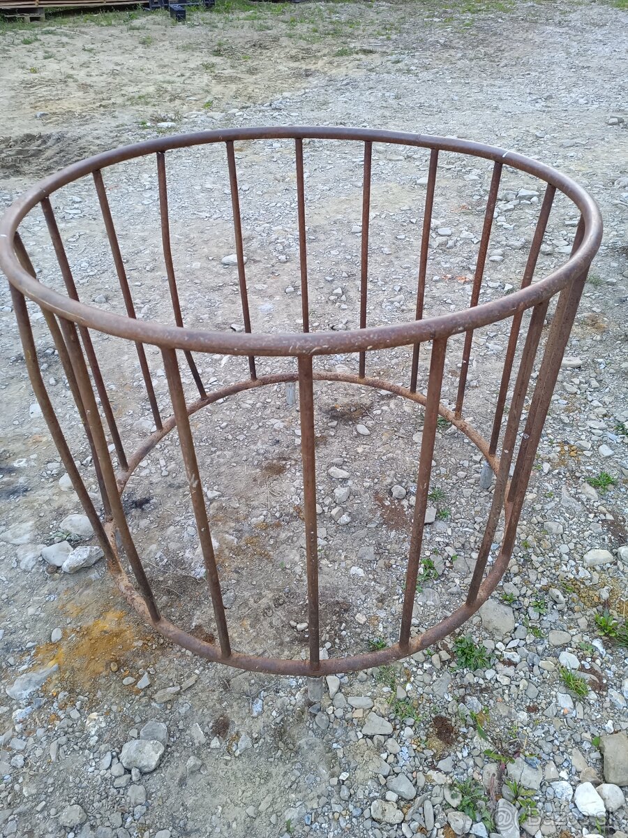 Stojan na okrúhle balíky - 2