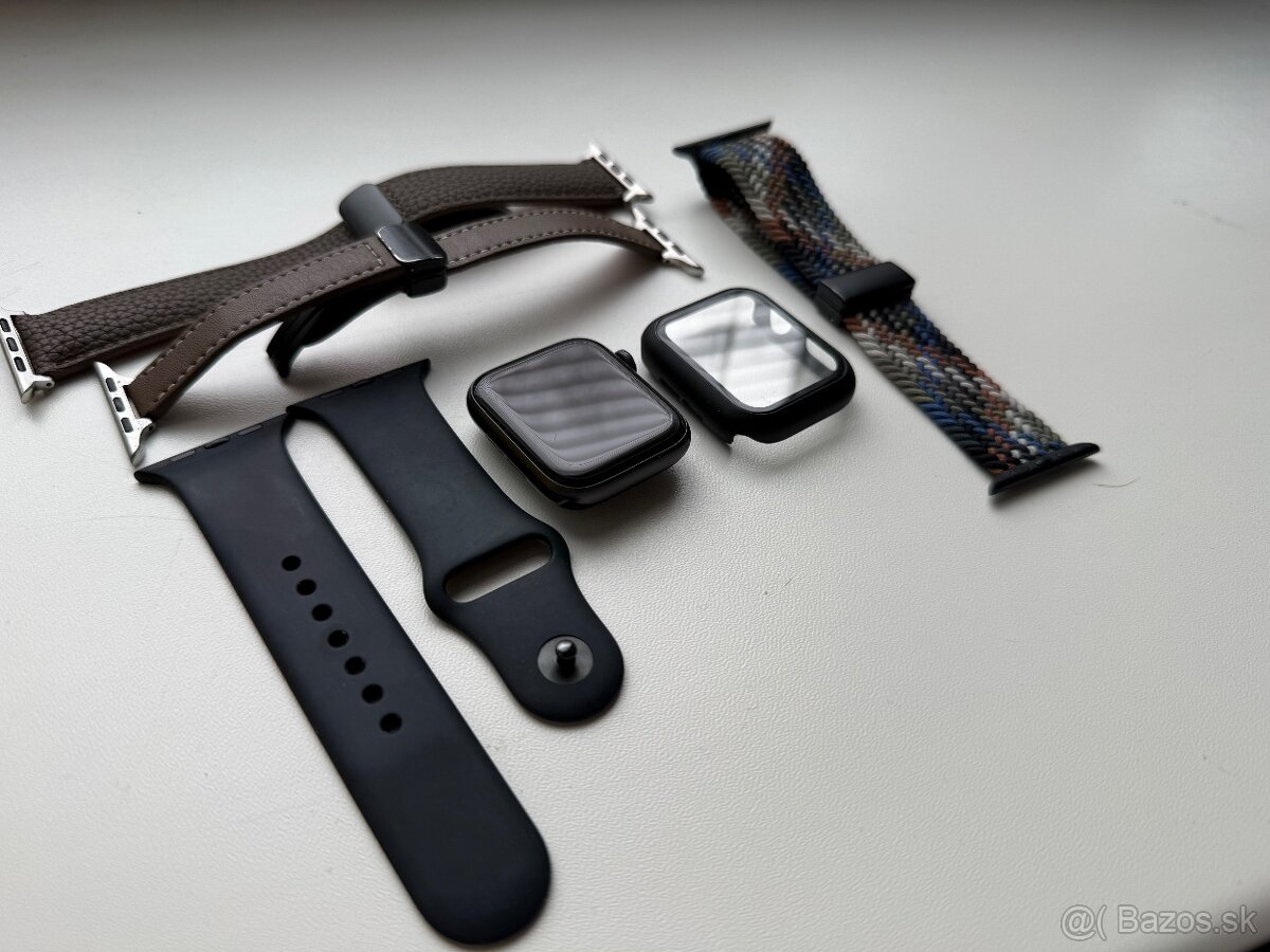 Apple Watch SE 2020 44mm Space Grey Aluminum Case - 2