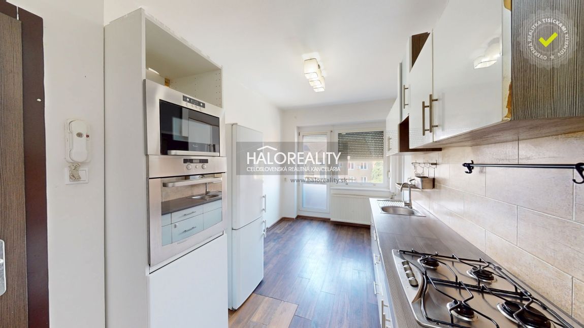 HALO reality - Predaj, trojizbový byt Komárno, ulica Františ - 2