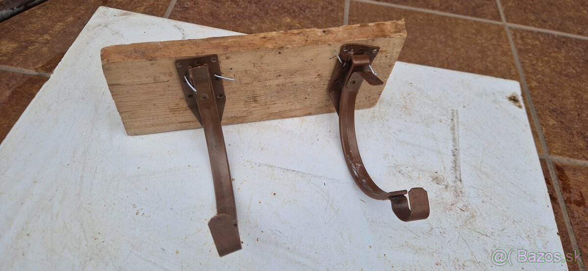 Držiaky opakových žľabov - 2