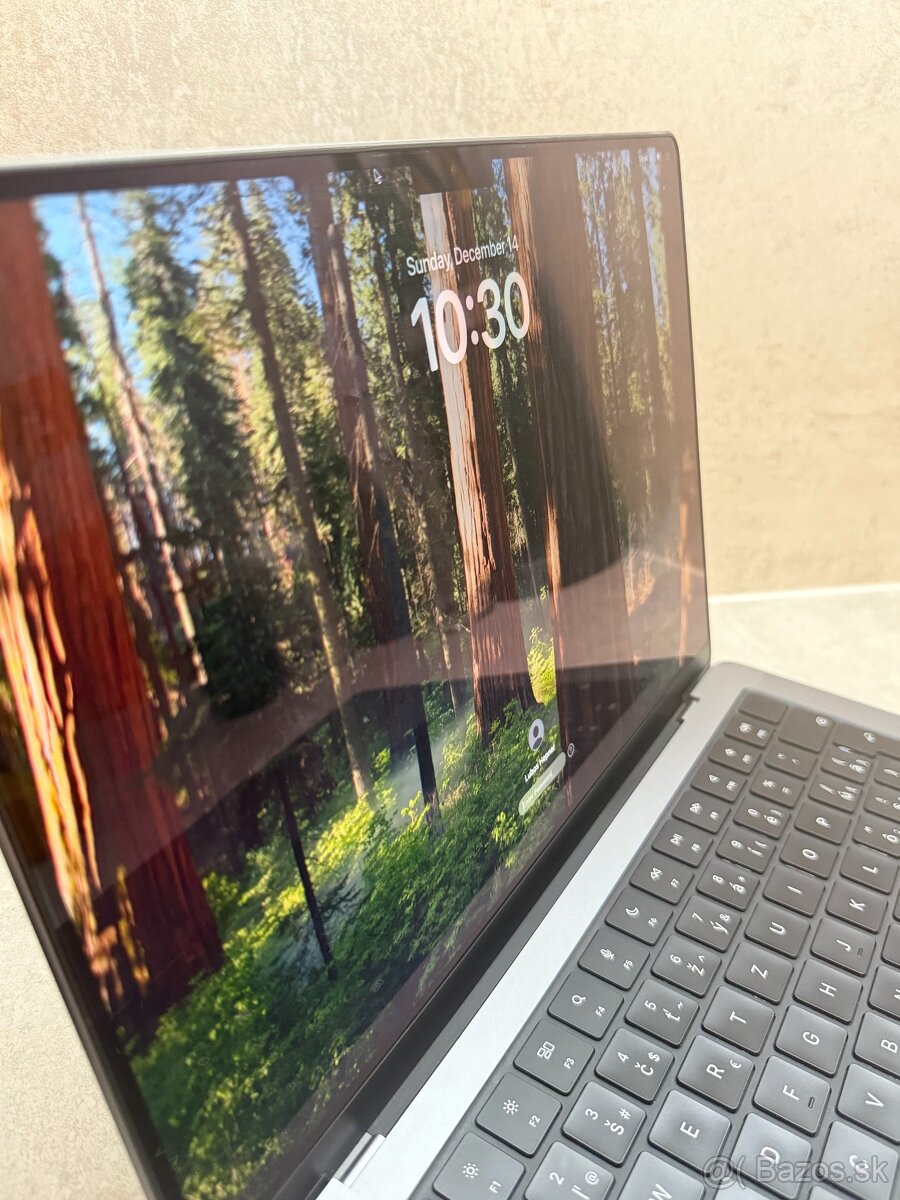 Macbook Pro M3 , 14 palcový - 2