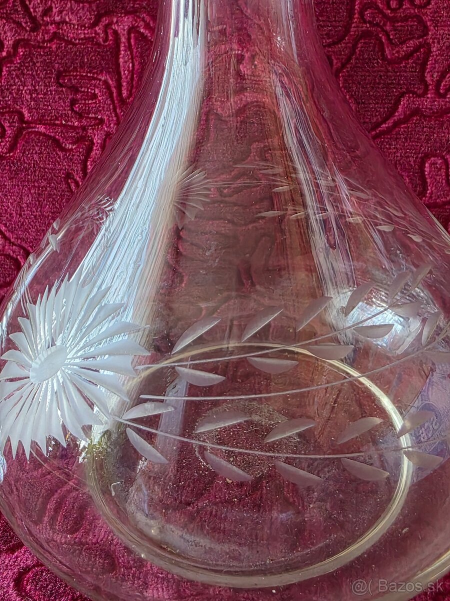 Karafa a poháre. - 2