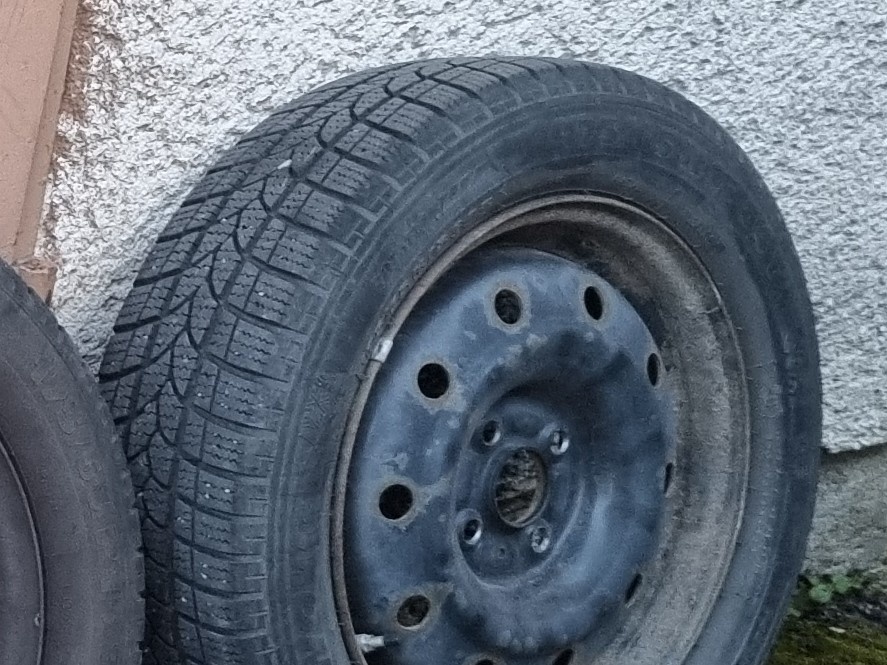 Predám plechové disky R15 so zimymi pneu - 2