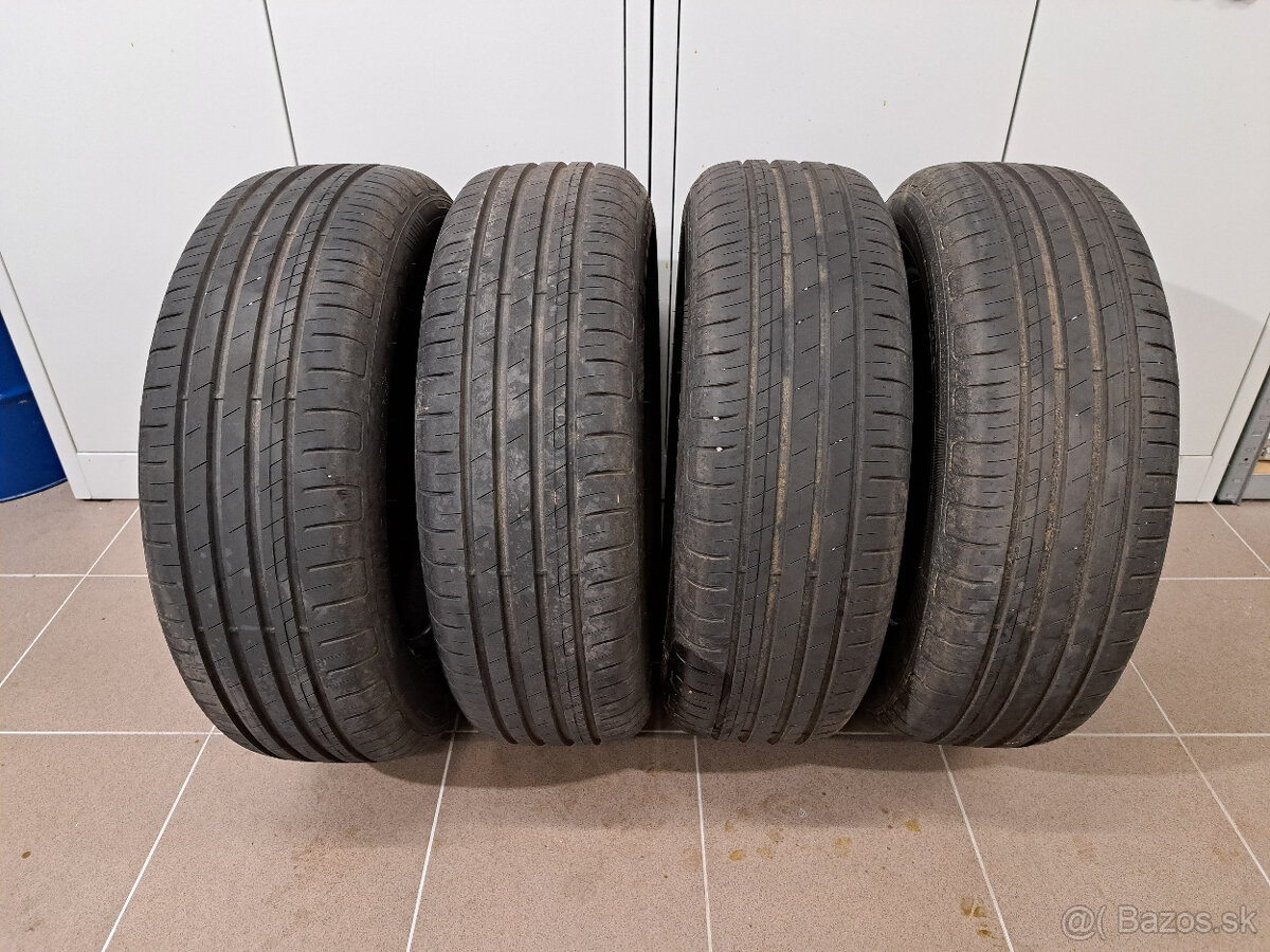 Predám pneu Goodyear EFFICIENTGRIP PERFORMANCE 205/60 R16 - 2