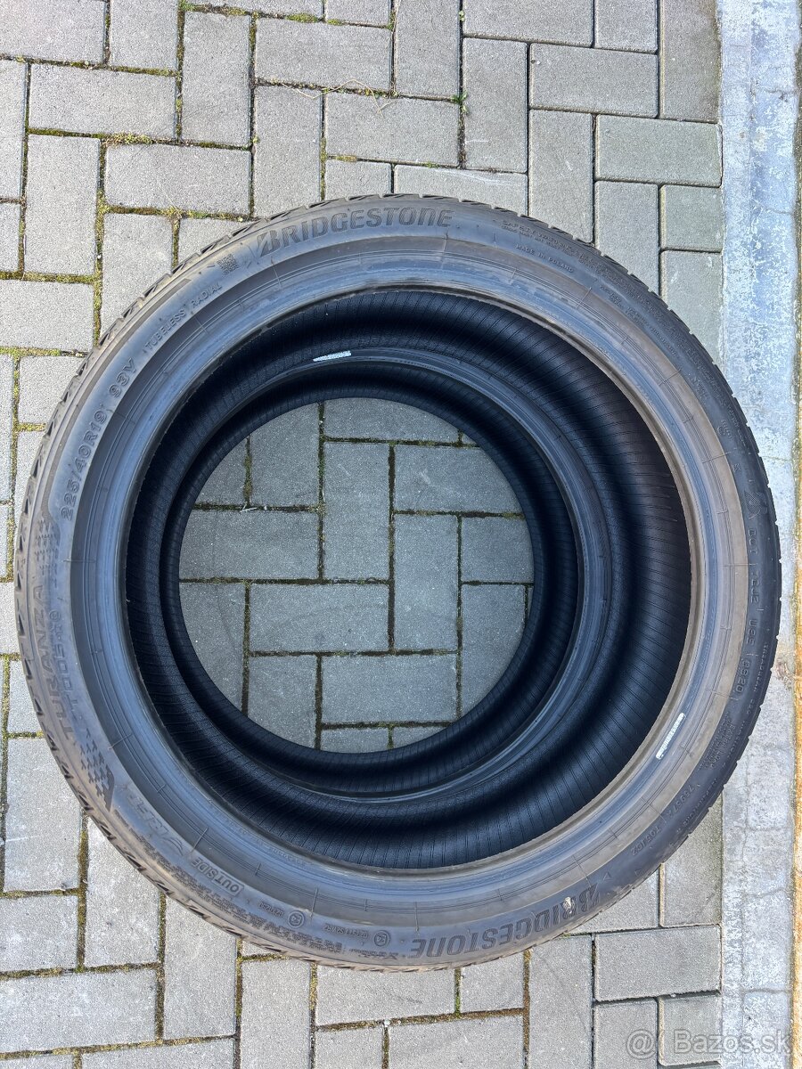 225/40R19 Bridgestone - 2