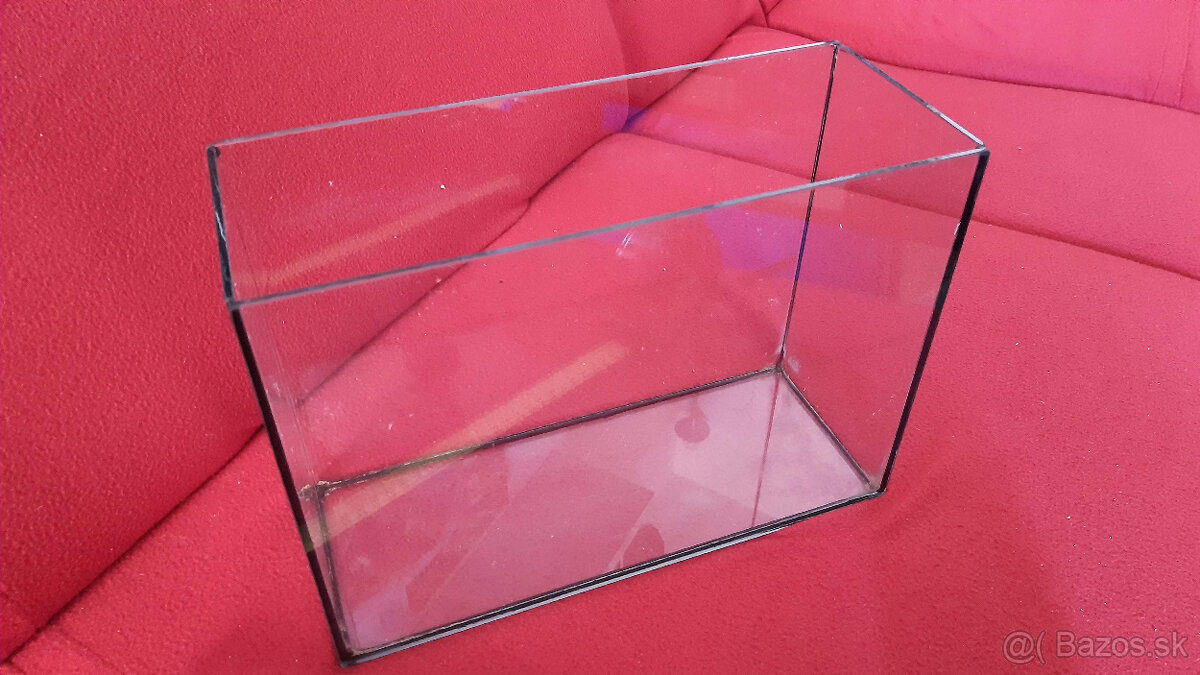 Predám menšie akvárium. - 2