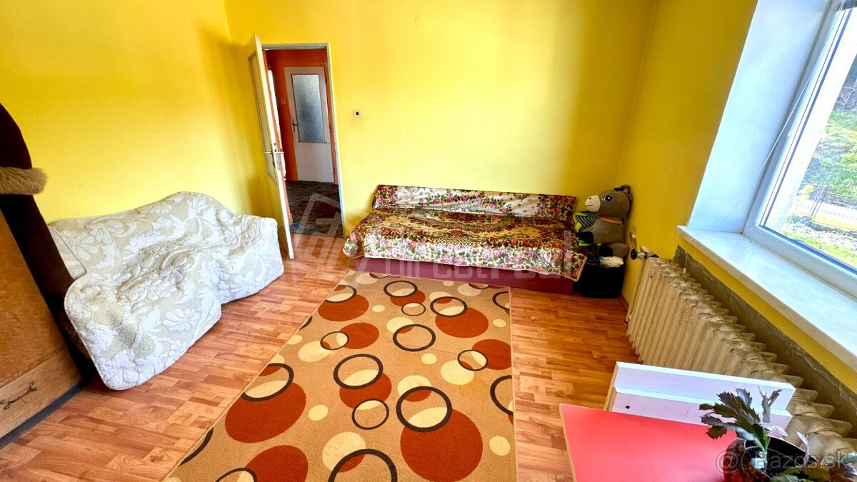 Rodinný dom s 2 bytovými jednotkami so slnečným pozemkom na - 2