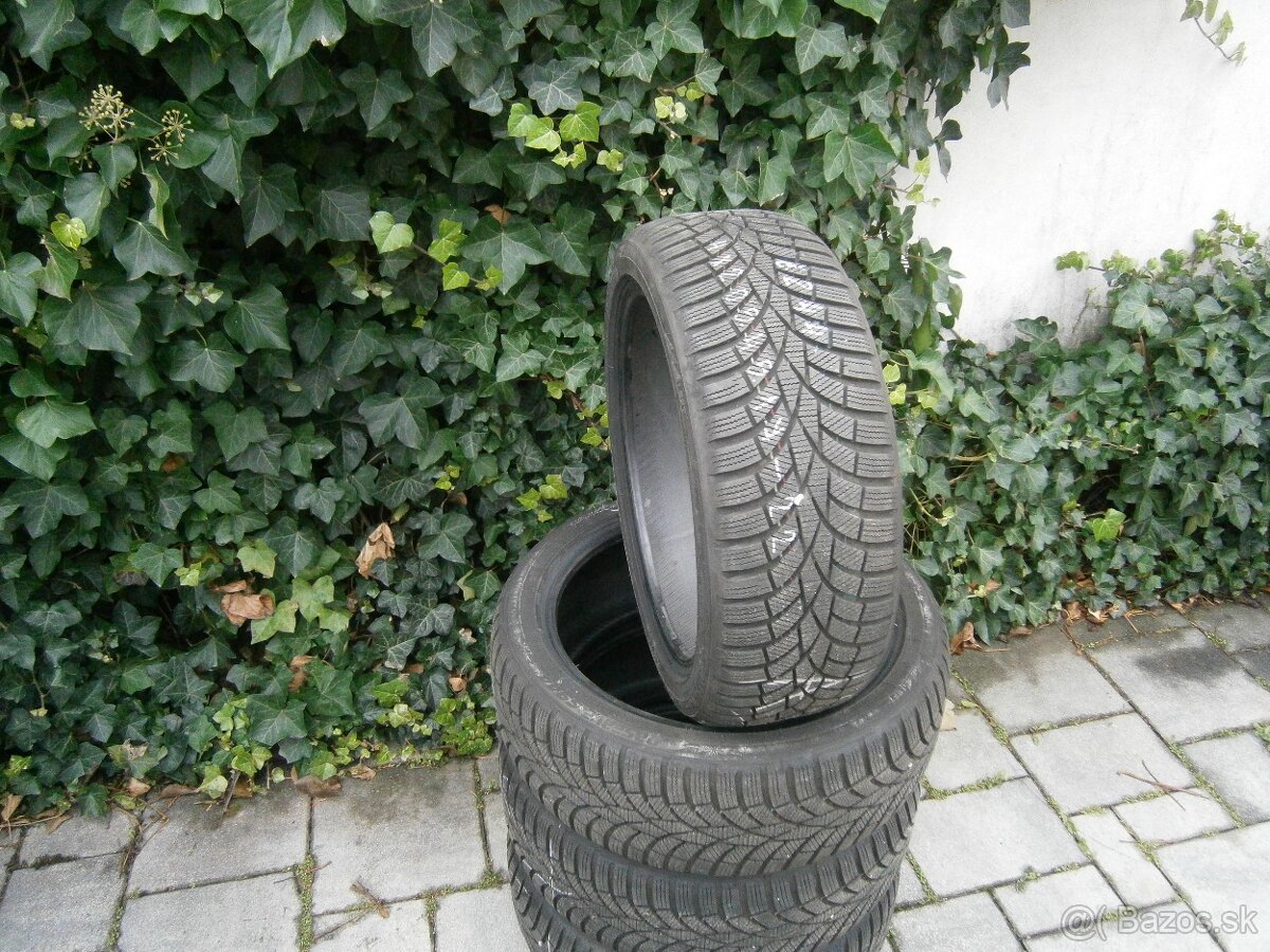 Predám 4x zimné temer nové pneu TOYO 205/45 R17 88H - 2