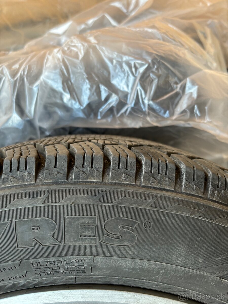 Toyota Corolla Cross-Letné kolesá, 215/60R17 - 2