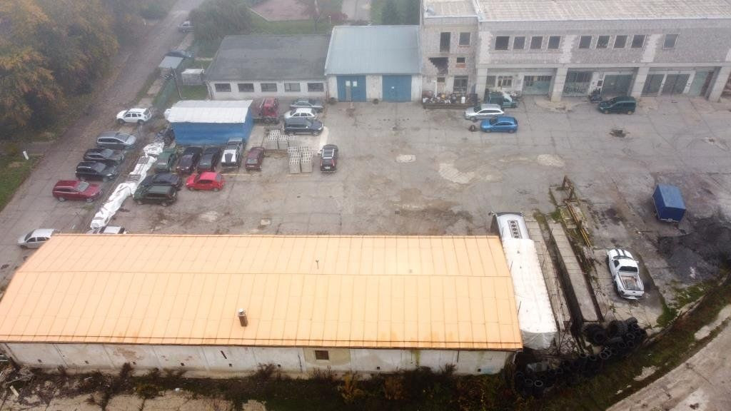 Priemyselný areál s garážami a administratívnym zázemím - 2