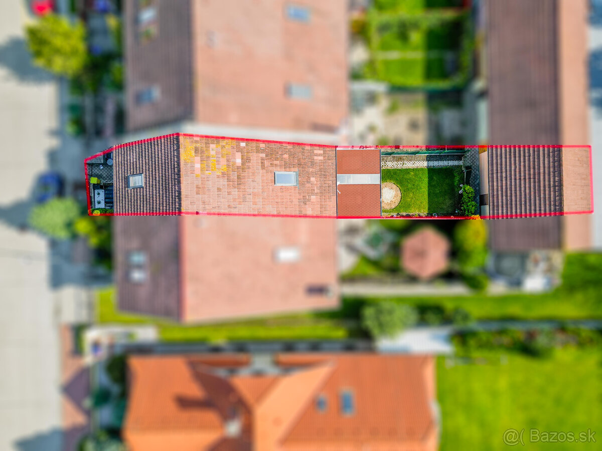 Na predaj 5 izbový poschodový rodinný dom s 2 garážou v Duna - 2