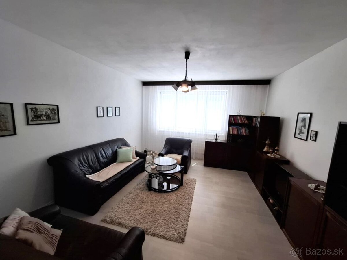 NA PREDAJ - 3 izb. byt s garážou, Prievidza - 2