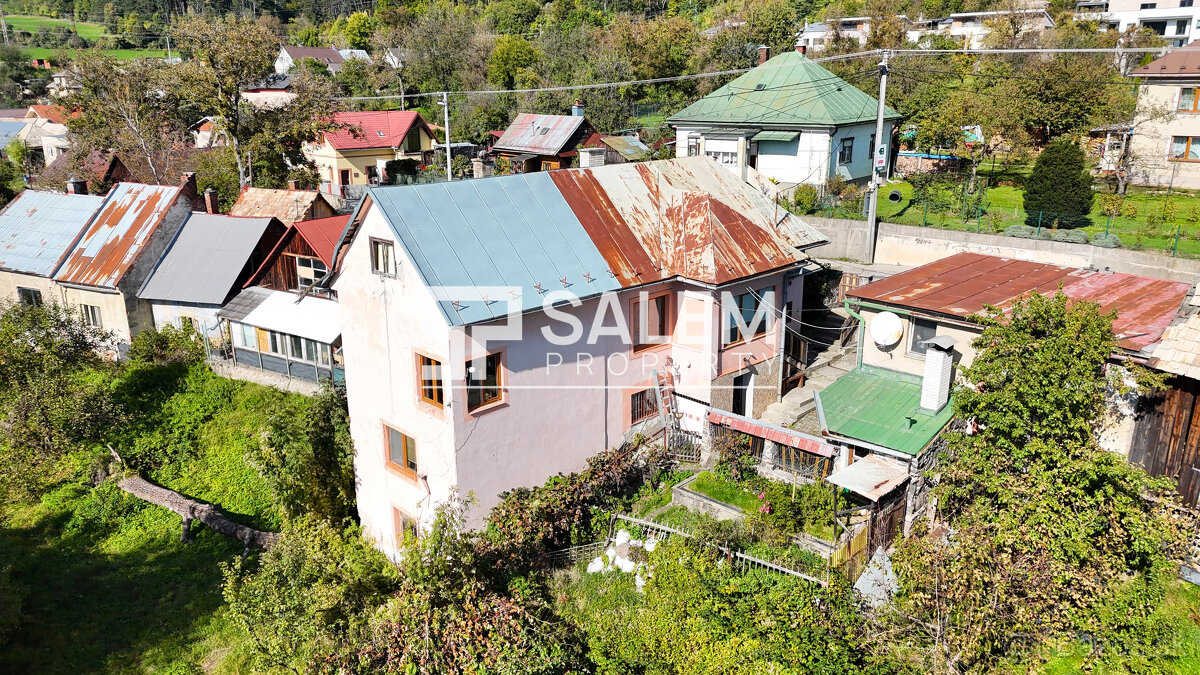 Dvojpodlažný rodinný dom s garážou a výhľadom na Podlavice - 2