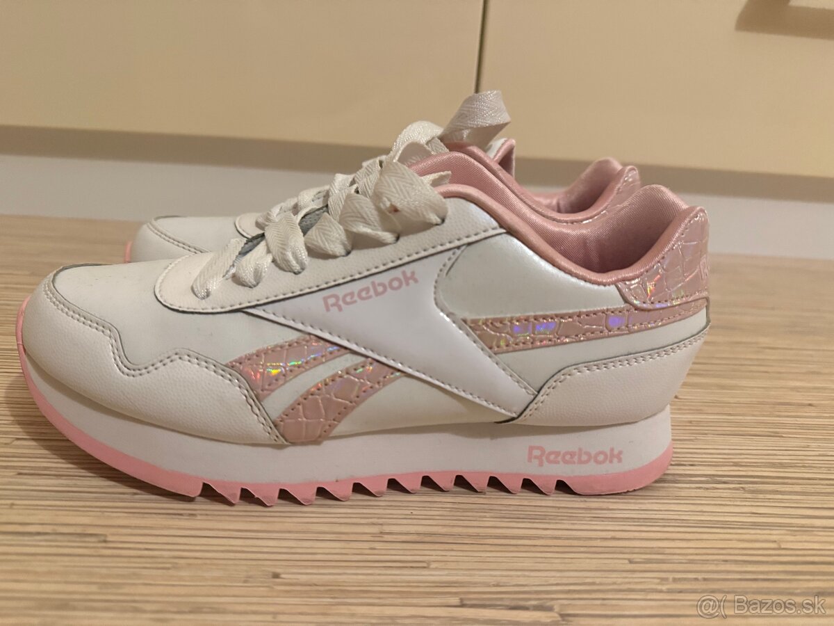 Botasky zn.Reebok č.37 + 2 bundy GRÁTIS - 2