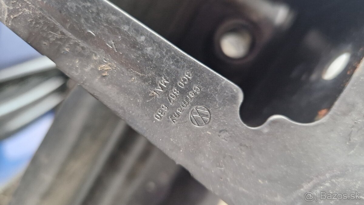 Vystuha zadneho naraznika Passat B7 combi - 2