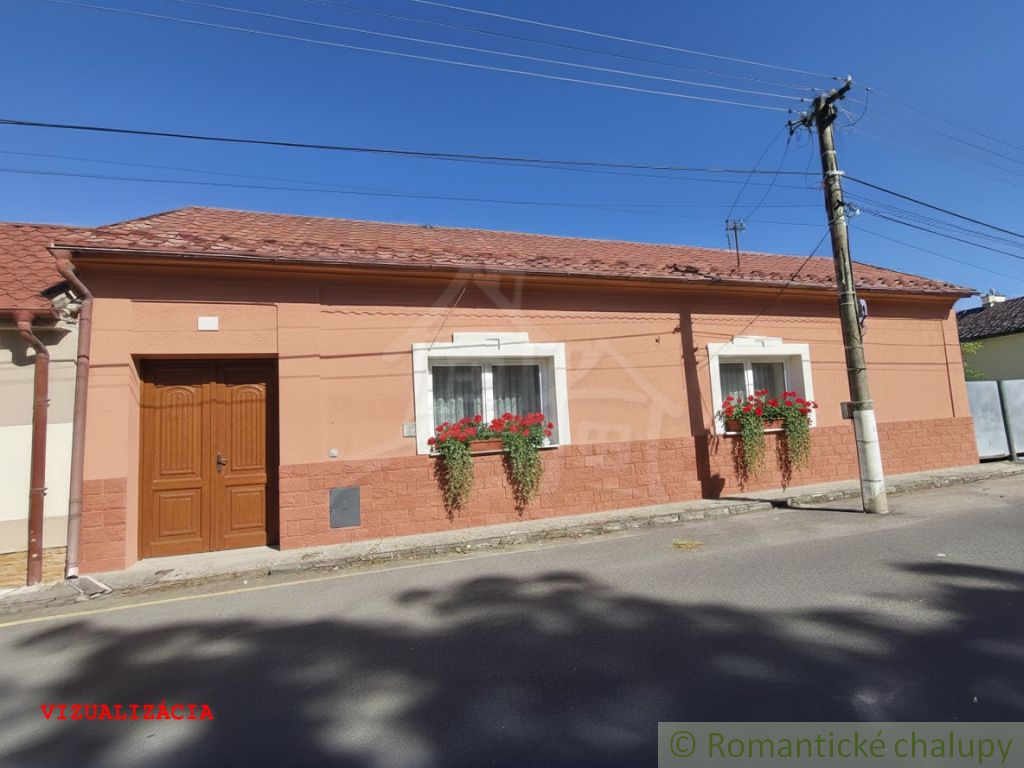 Prízemný rodinný dom v širšom centre mesta Lučenec. - 2