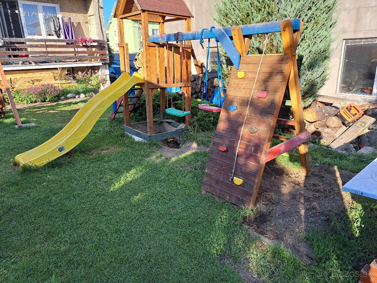 Detsky záhradný domcek+trampolina - 2