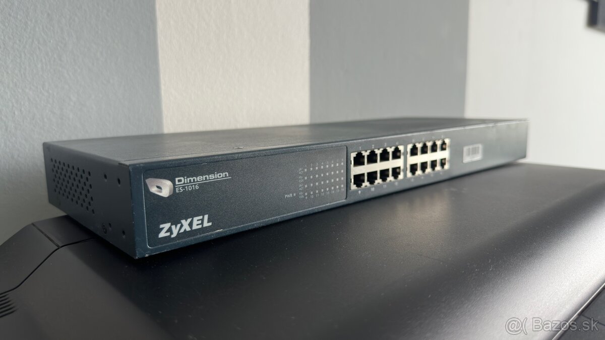 ZyXEL ES-1016 16-portový switch 10/100 LAN - 2