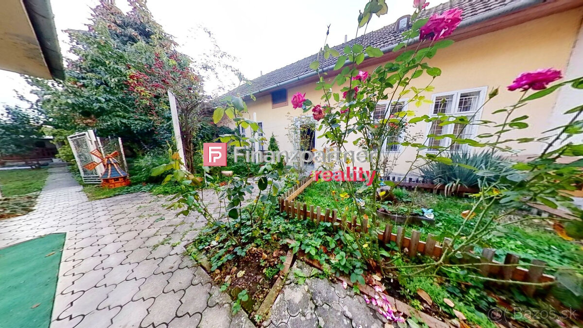 Ponúkame Vám na predaj dva domy na jednom dvore, centrum Lev - 2