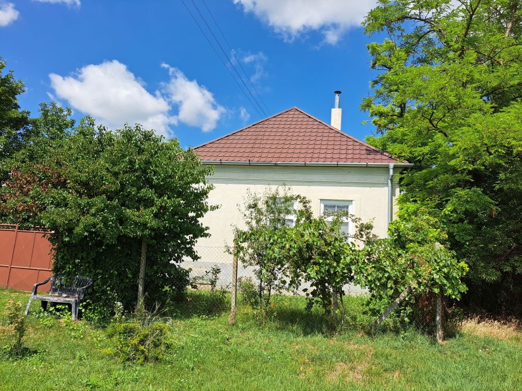 2i RD ( hospodárska usadlosť) v Kolárove, časť Veľký Ostrov - 2