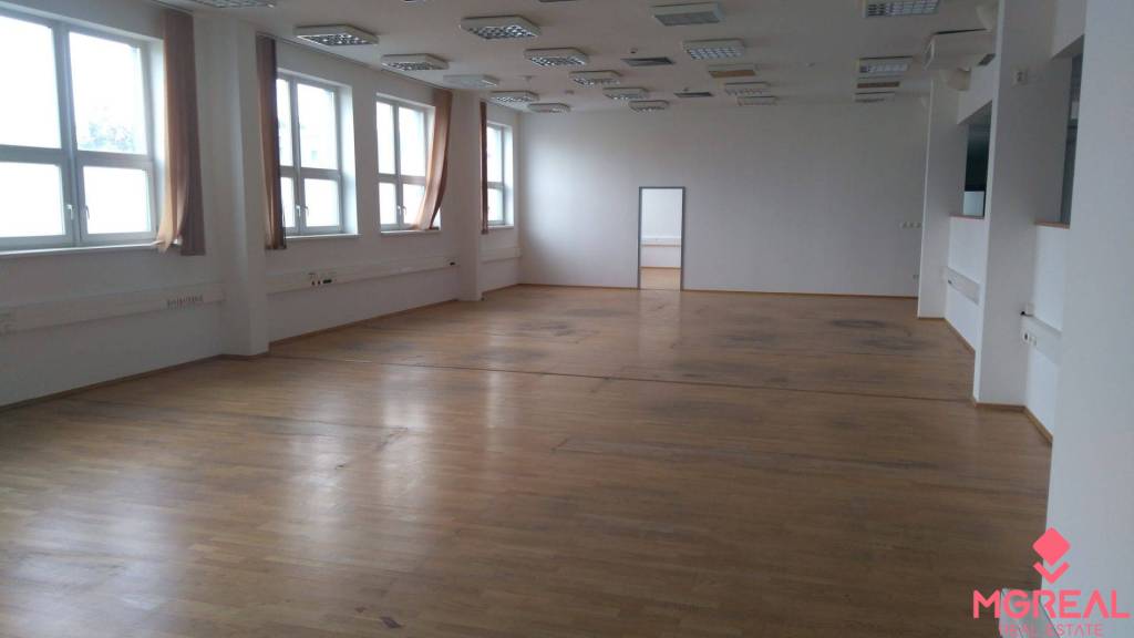 Kancelárske priestory na prenájom v Petržalke 400 m2. - 2