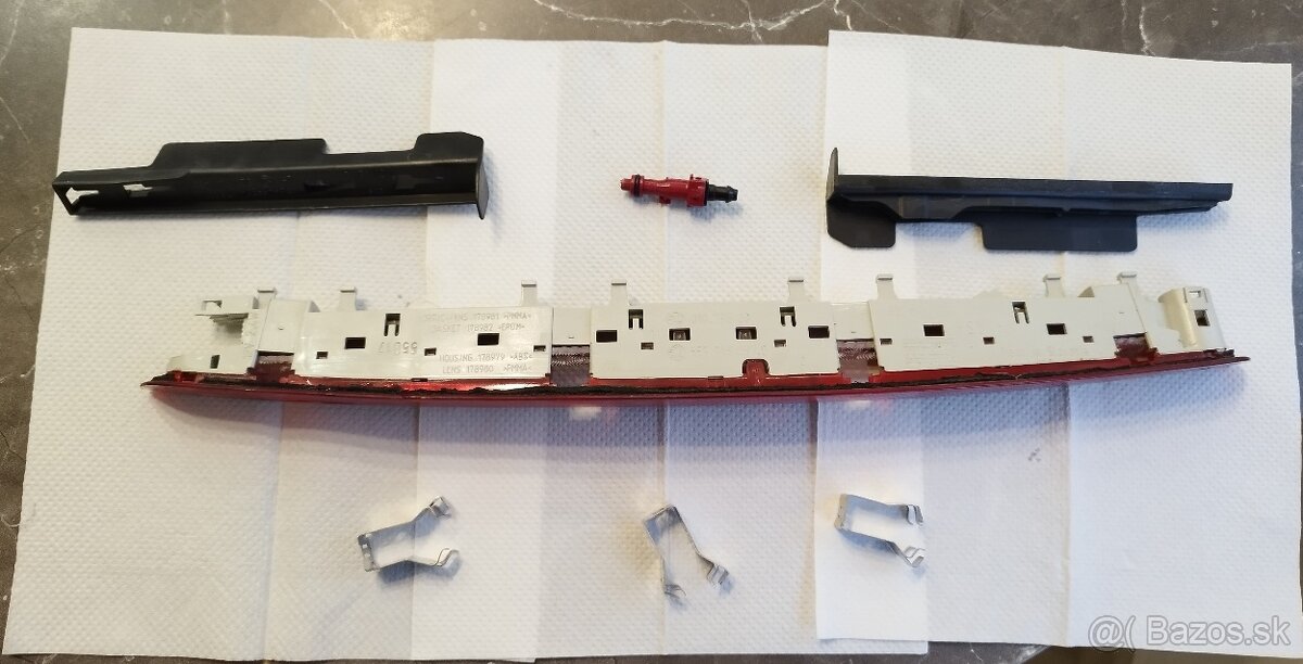 Škoda Octavia 3, Superb 3 - tretie LED brzdové svetlo. - 2