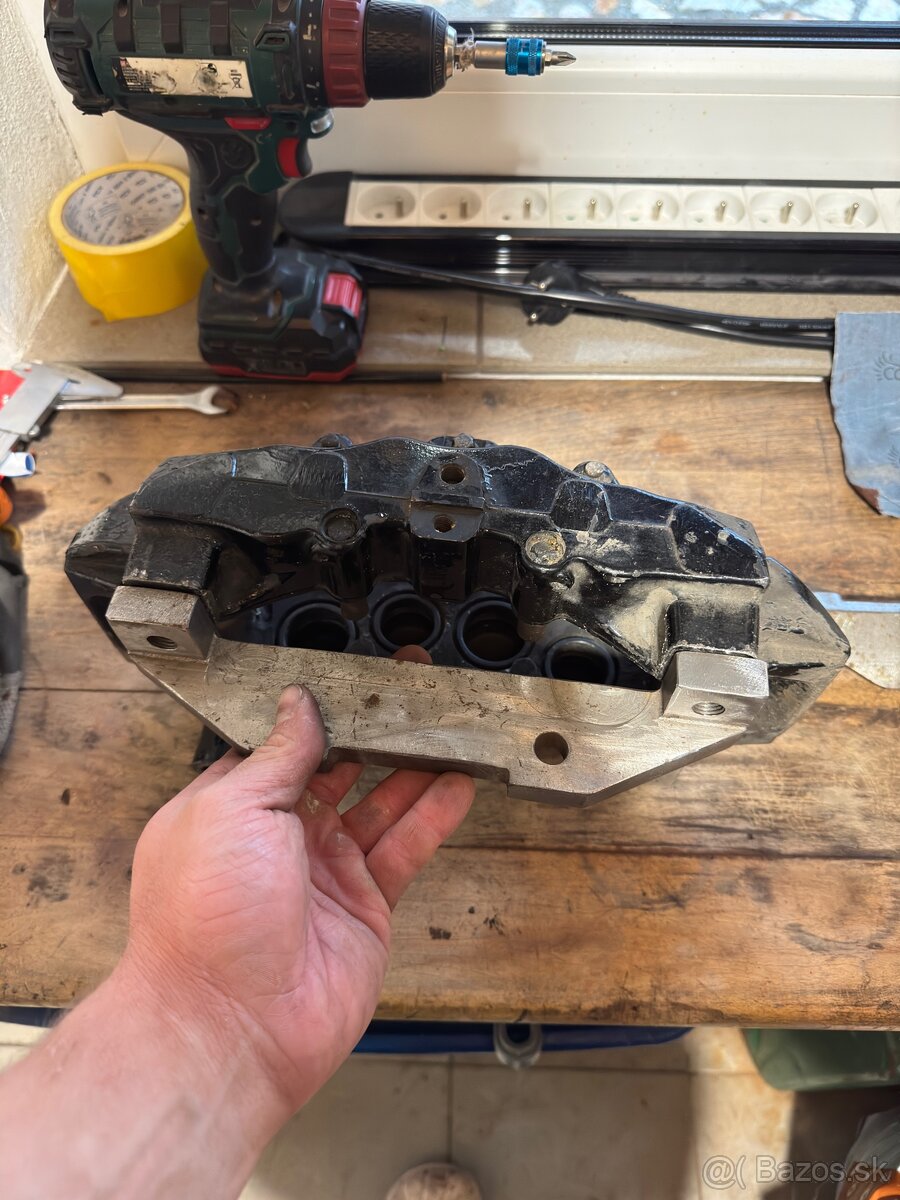 Brzdové adaptéry na 8 piestove strmene - 2