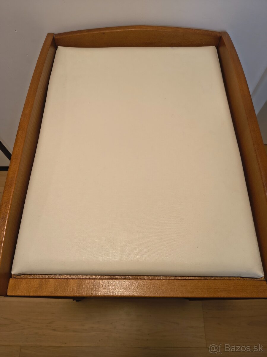 Prebaľovací pult - 2